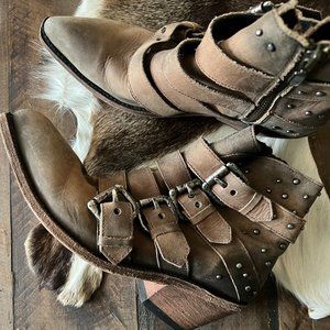 Liberty Black Buckle Shortie